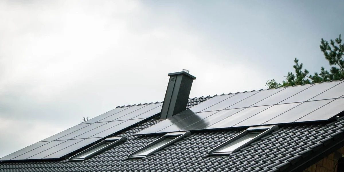 Dach & Technik — Dachreinigung, Dachrinnen, Photovoltaik